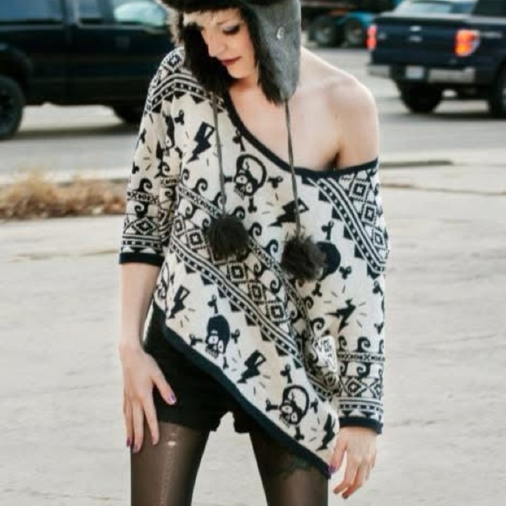 rare Betsey Johnson cropped oversized knit sweater